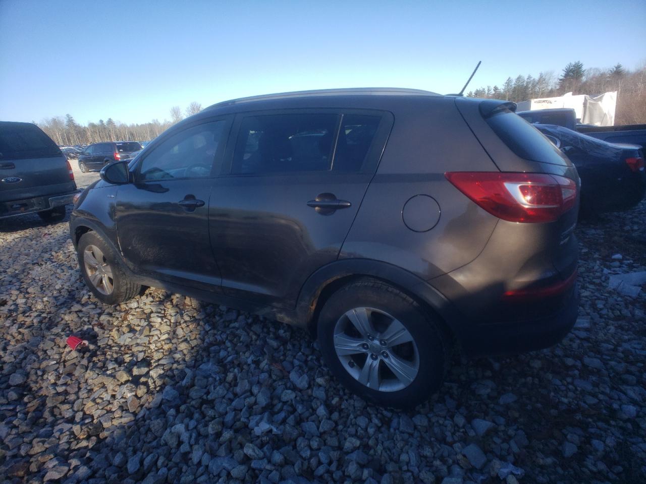 Image 2 of 2011 KIA SPORTAGE LX 2011 with VIN KNDPBCA22B7102307