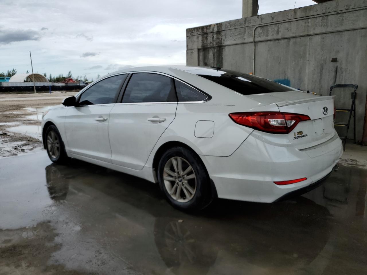 Obraz 2 z 2015 HYUNDAI SONATA SE 2015 z VIN 5NPE24AF2FH180362