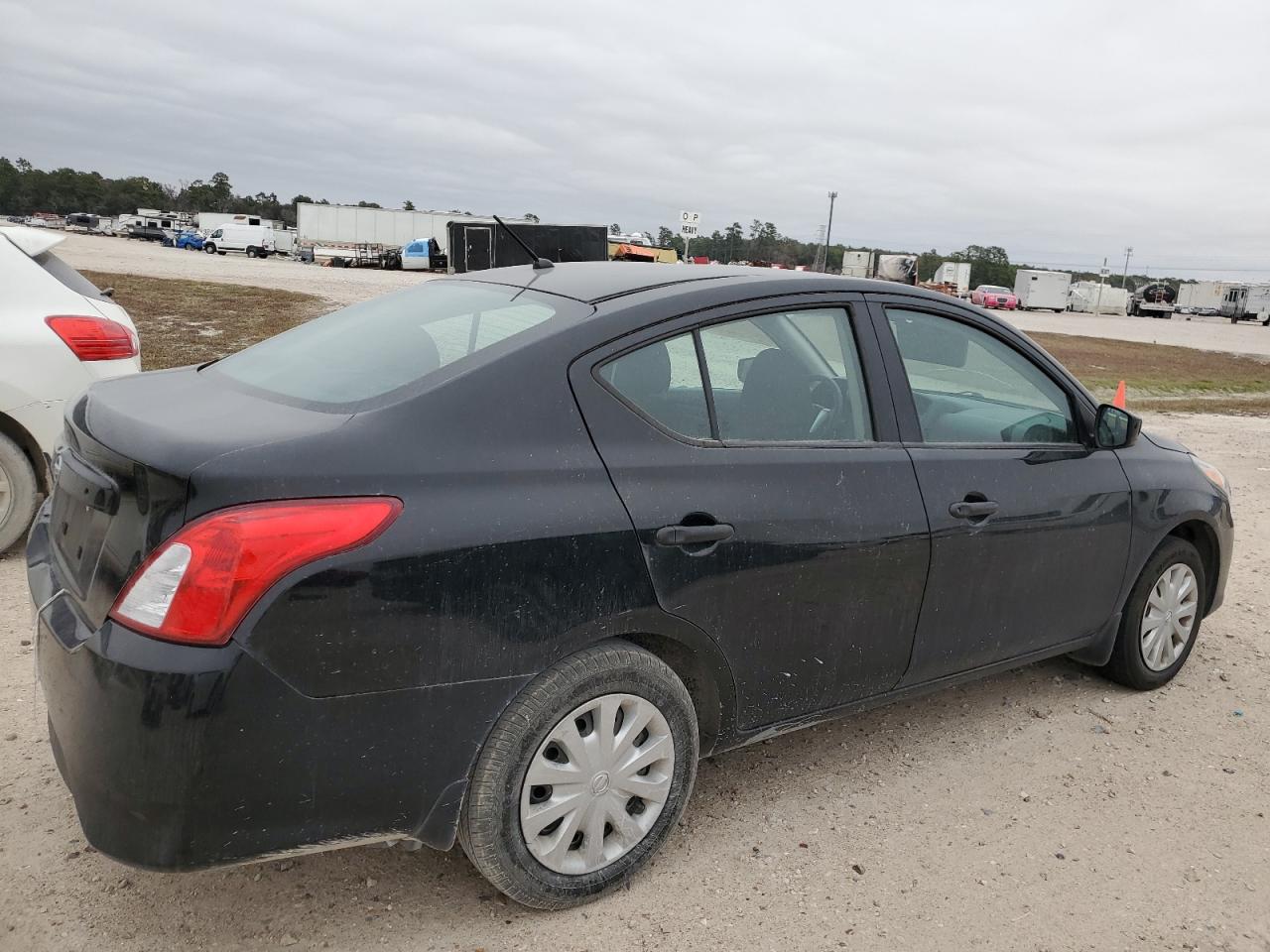 Obraz 3 z 2018 NISSAN VERSA S 2018 z VIN 3N1CN7AP1JL887764