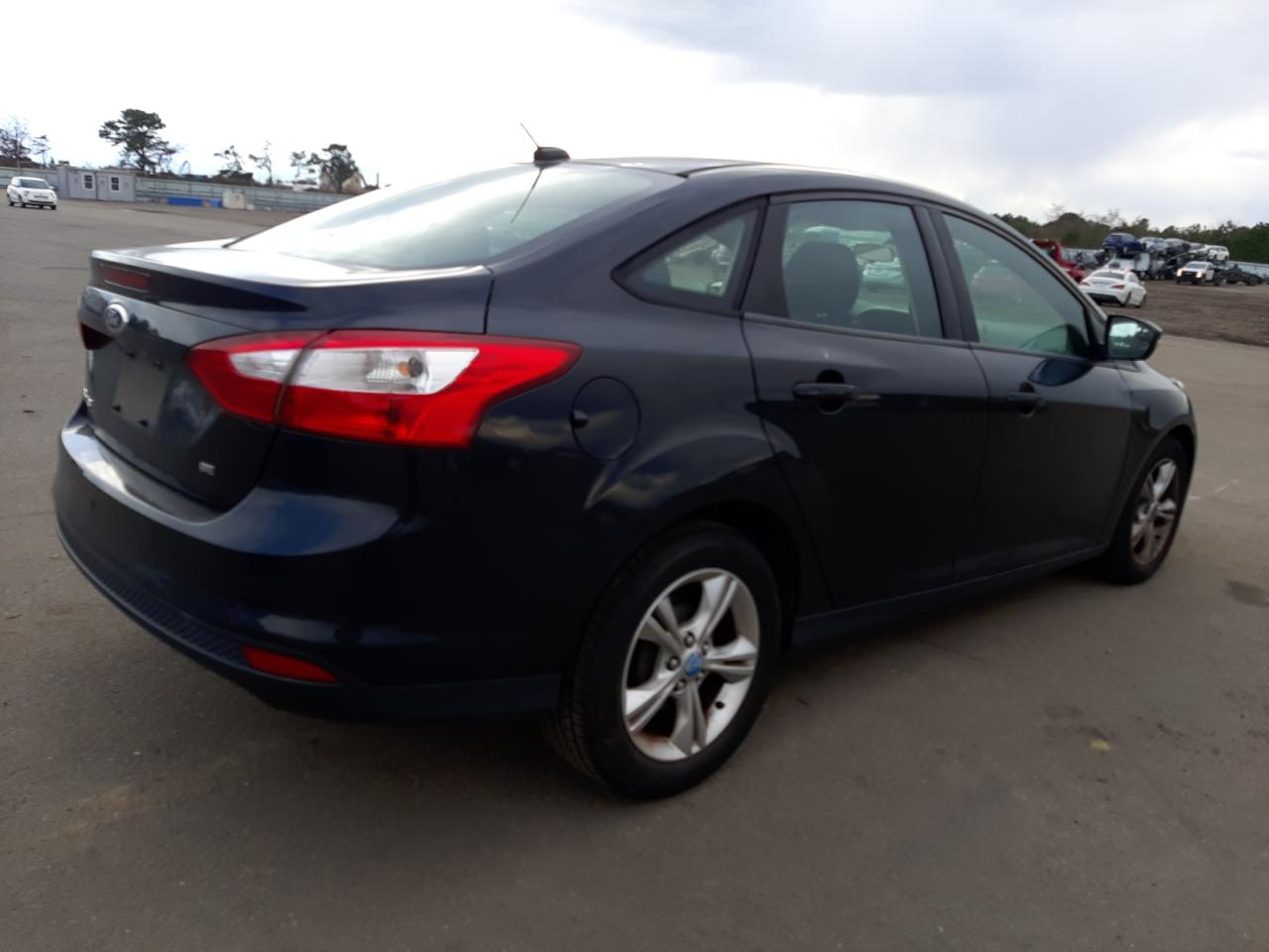 Image 3 of 2013 FORD FOCUS SE 2013 with VIN 1FADP3F22DL240068