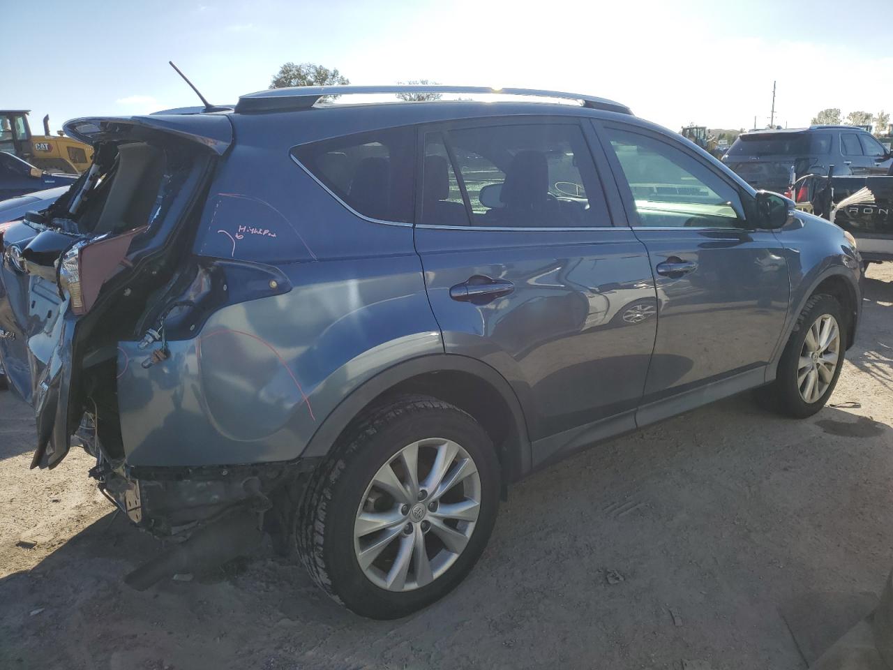 Image 3 of 2013 TOYOTA RAV4 LIMITED 2013 with VIN 2T3YFREV4DW066563