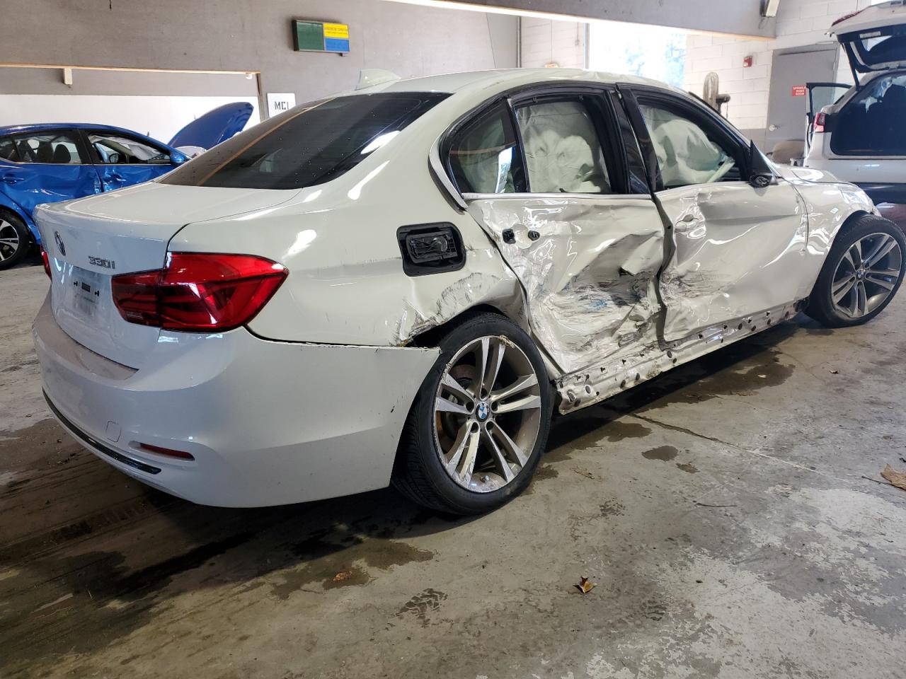 Изображение 3 2018 BMW 330 I 2018 с VIN WBA8B9G58JNU57708