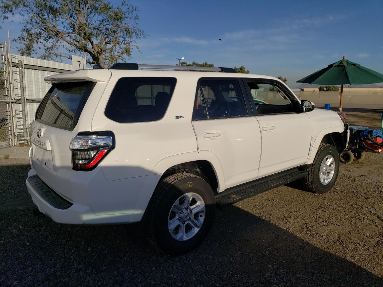 Изображение 3 2022 TOYOTA 4RUNNER SR5/SR5 PREMIUM 2022 с VIN JTEMU5JR0N6017607