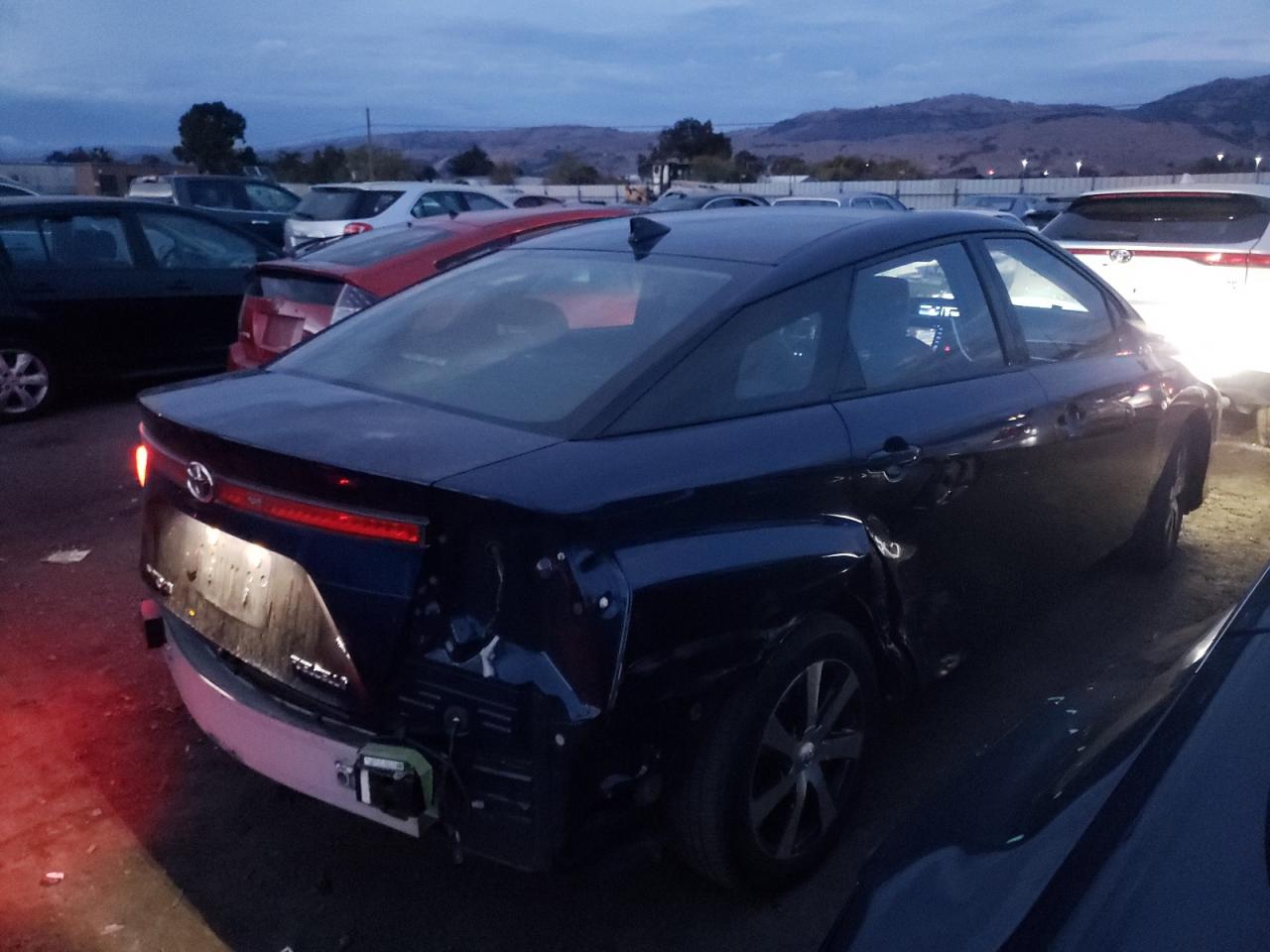 Obraz 3 z 2018 TOYOTA MIRAI  2018 z VIN JTDBVRBD8JA004386