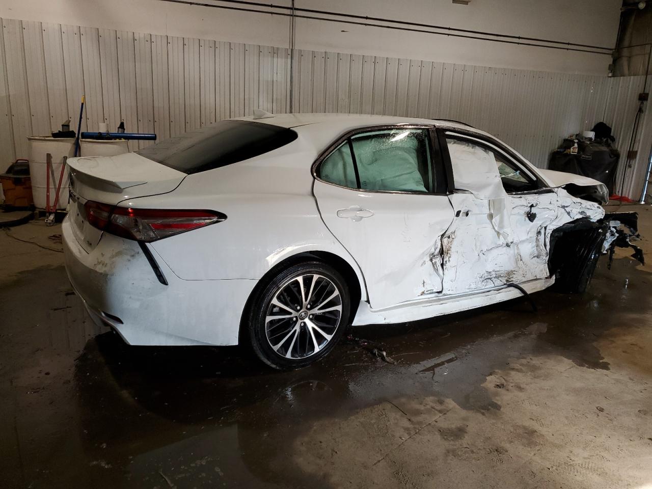 Image 3 of 2020 TOYOTA CAMRY SE 2020 with VIN 4T1G11AK1LU332166