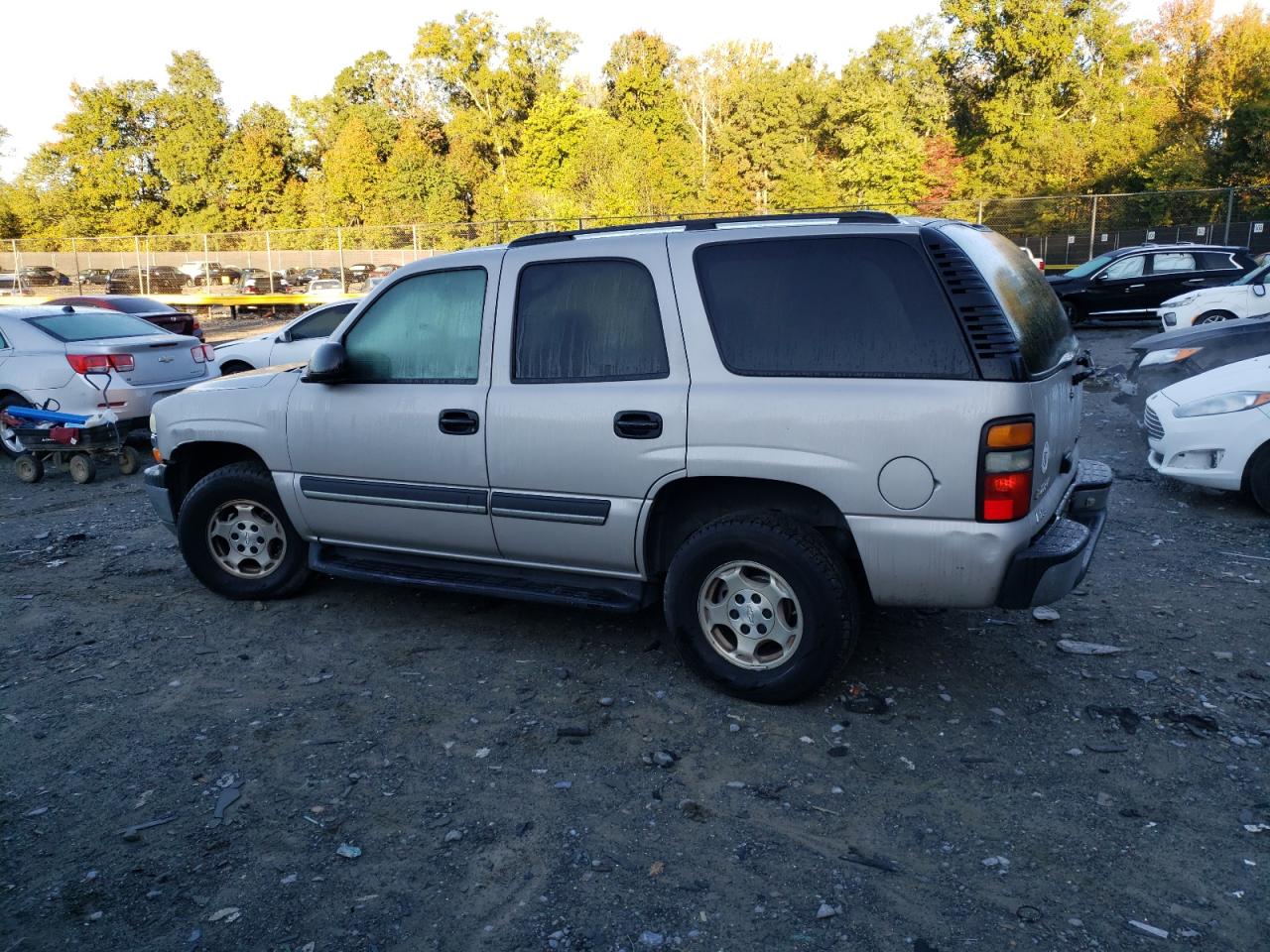 Image 2 of 2004 CHEVROLET TAHOE K1500 2004 with VIN 1GNEK13V74J290791