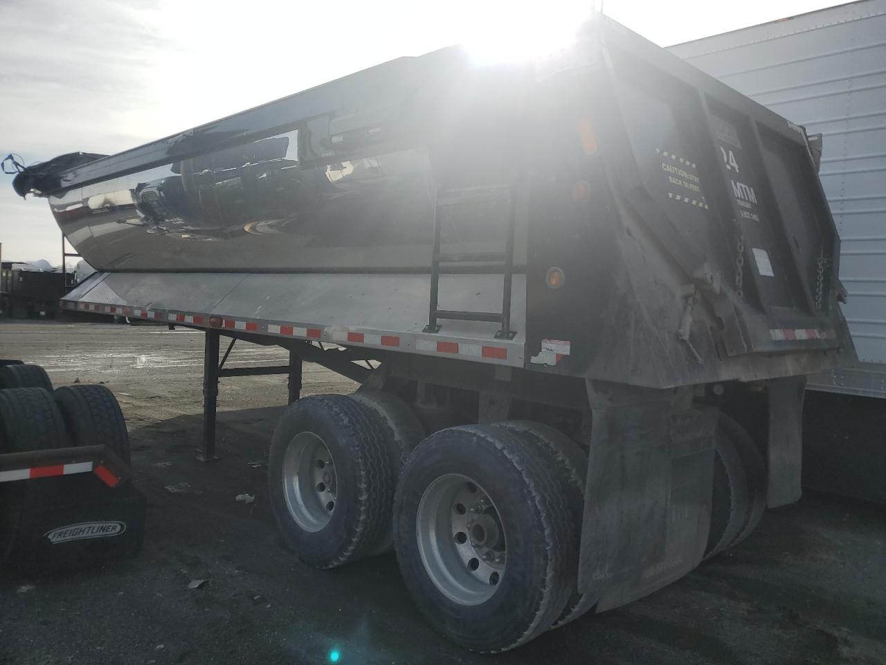 Image 3 of 2019 OTHER OTHER 2019 with VIN 4M9DS262XK1017204