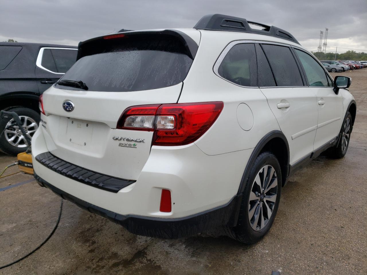 Изображение 3 2015 SUBARU OUTBACK 2.5I LIMITED 2015 с VIN 4S4BSAJC7F3251408