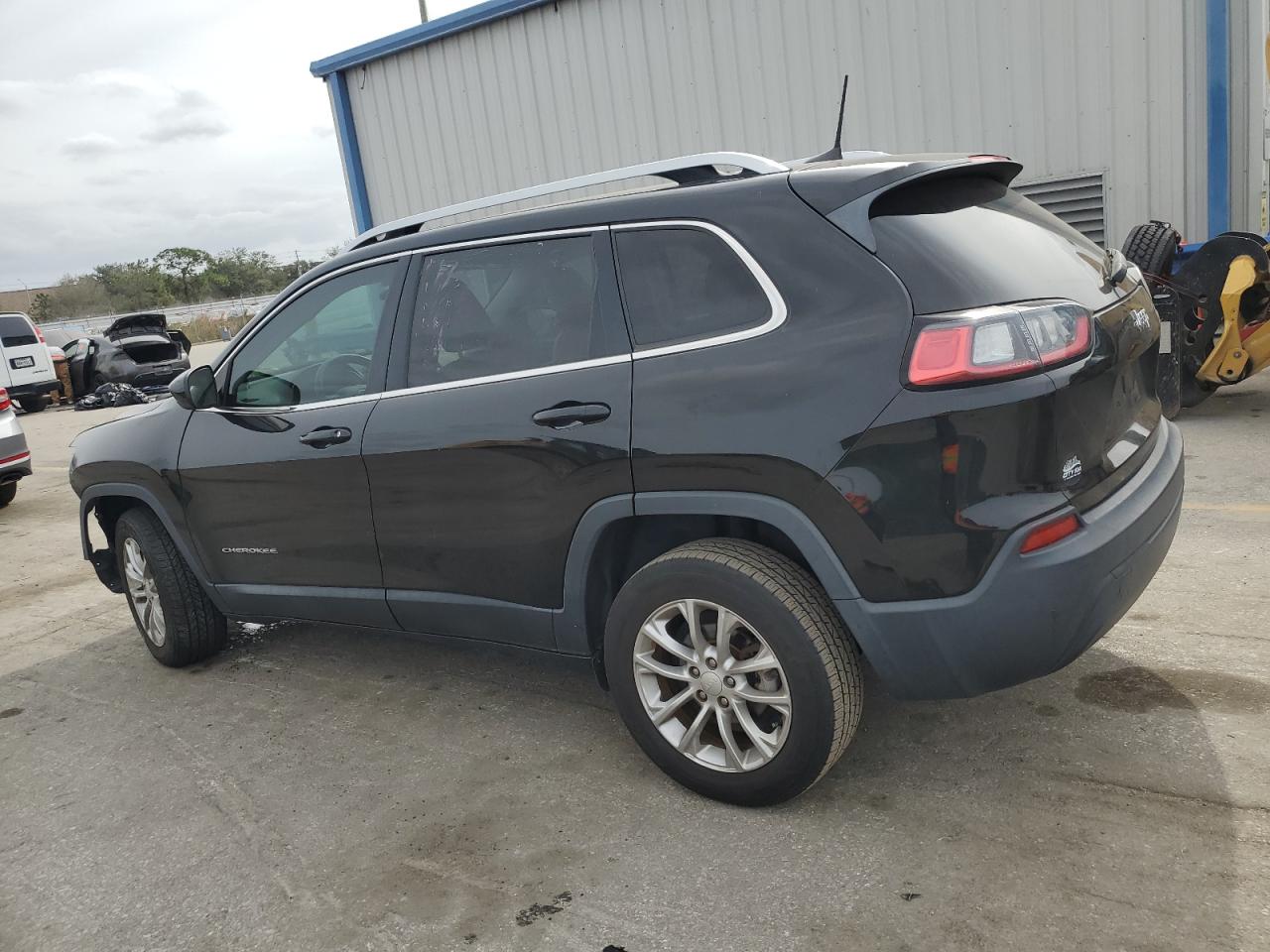 Image 2 of 2019 JEEP CHEROKEE LATITUDE 2019 with VIN 1C4PJLCB2KD242682