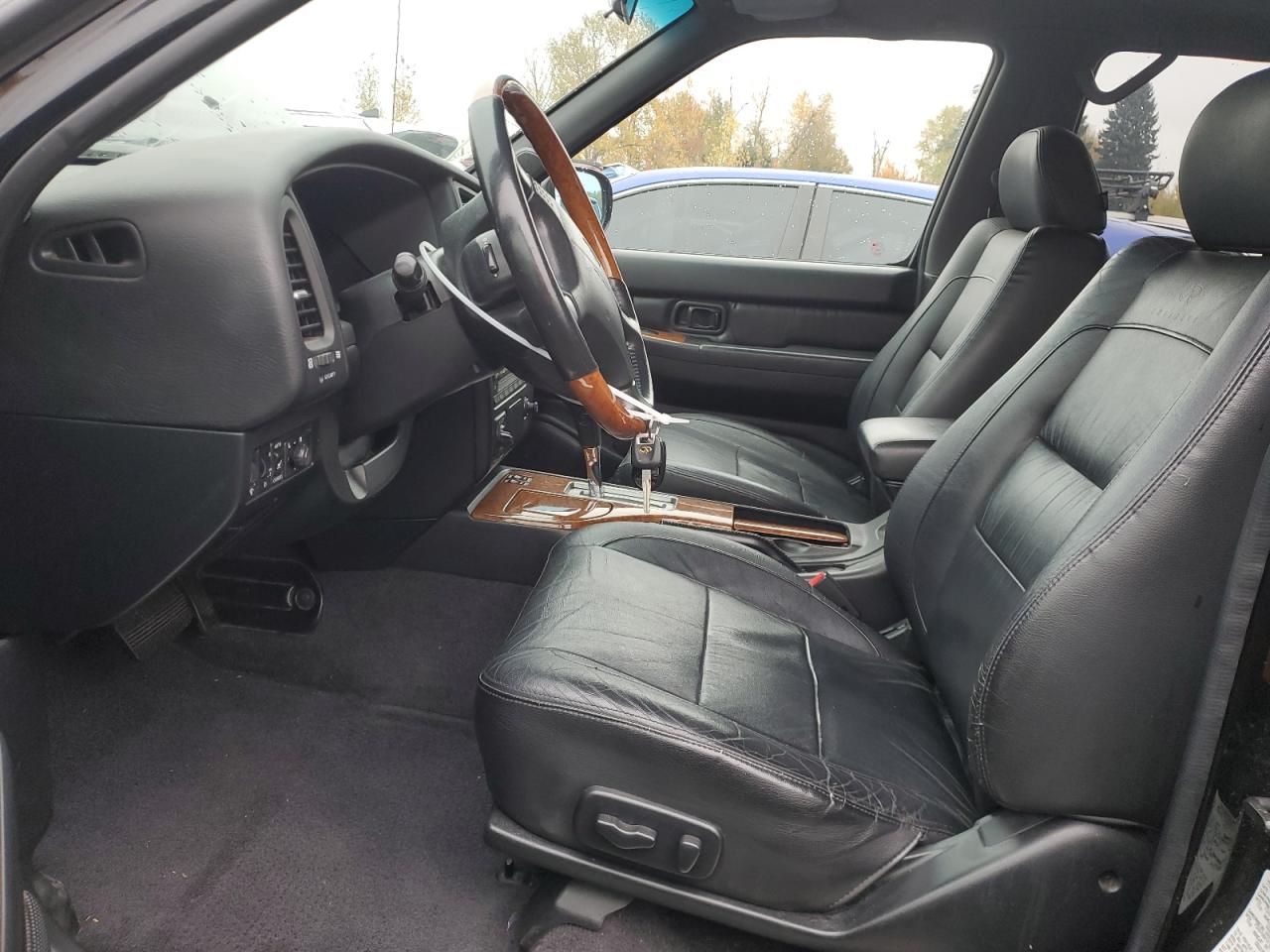 Image 1 of 2001 INFINITI QX4  2001 with VIN JNRDR07Y01W102318