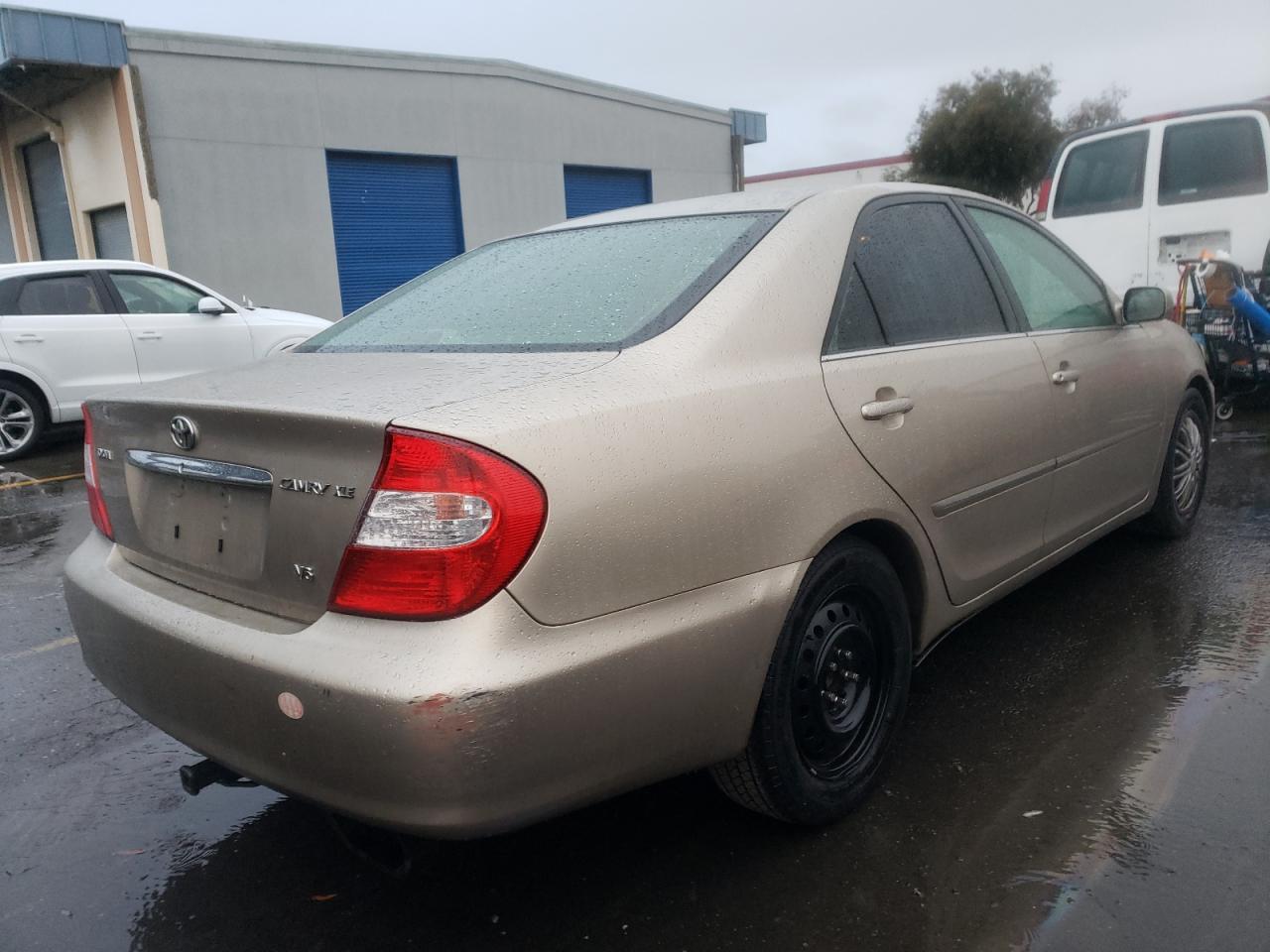 Image 3 of 2002 TOYOTA CAMRY LE 2002 with VIN JTDBF30K820062114
