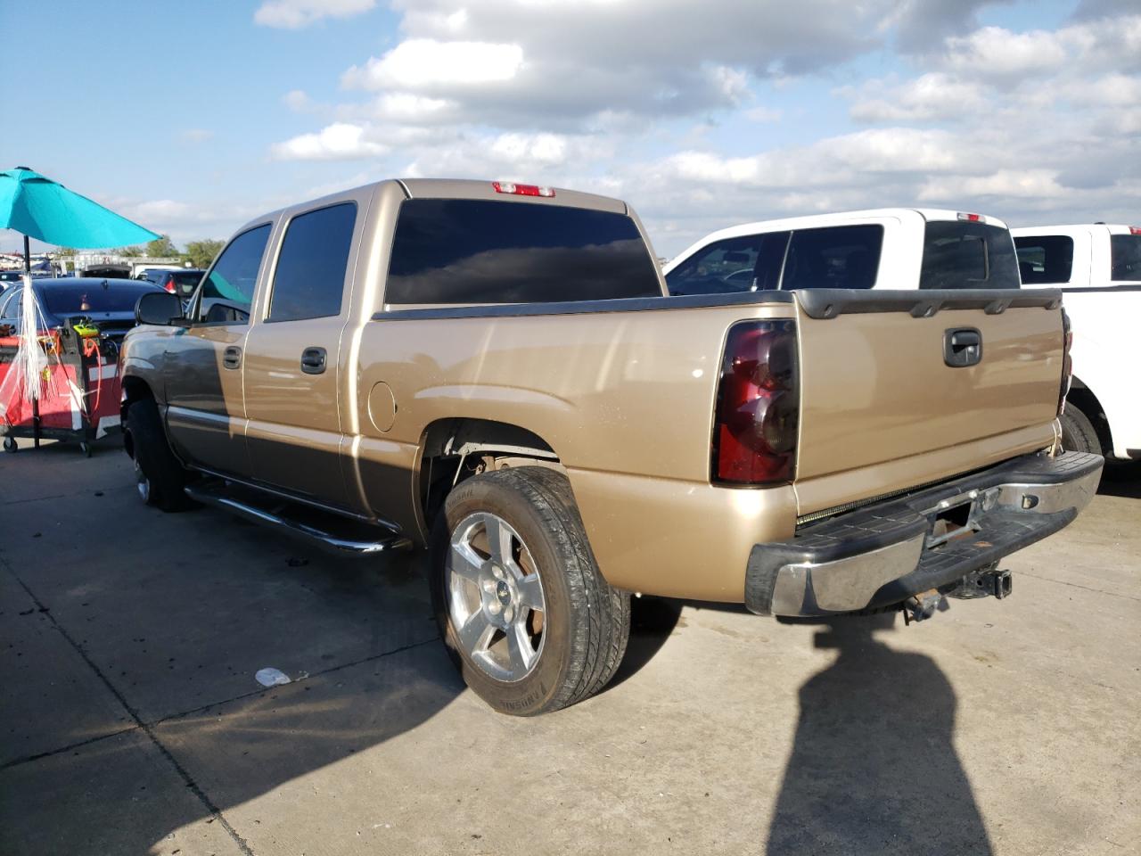 Image 2 of 2005 CHEVROLET SILVERADO C1500 2005 with VIN 2GCEC13TX51288050