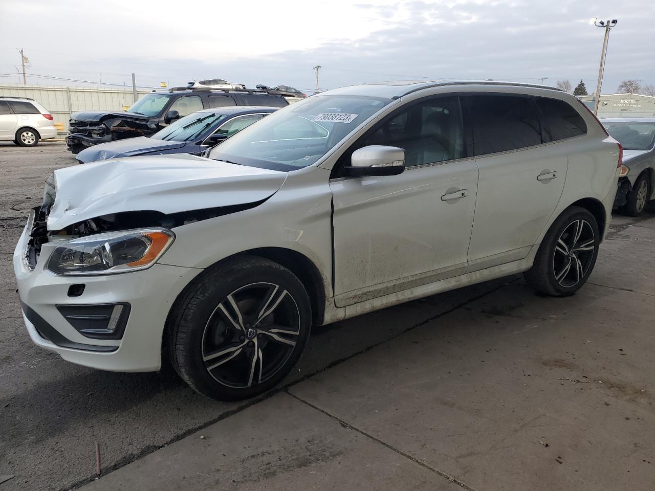 Image 1 of 2017 VOLVO XC60 T6 R-DESIGN PLATINUM 2017 with VIN YV449MRS7H2001498
