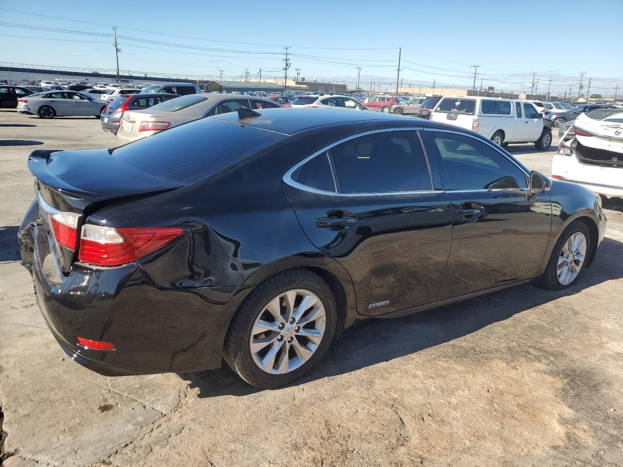 Image 3 of 2015 LEXUS ES 300H 2015 with VIN JTHBW1GG2F2085595