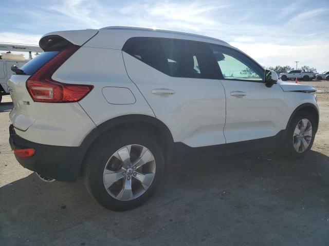 Obraz 3 z 2019 VOLVO XC40 T5 MOMENTUM 2019 z VIN YV4162XZ4K2008562