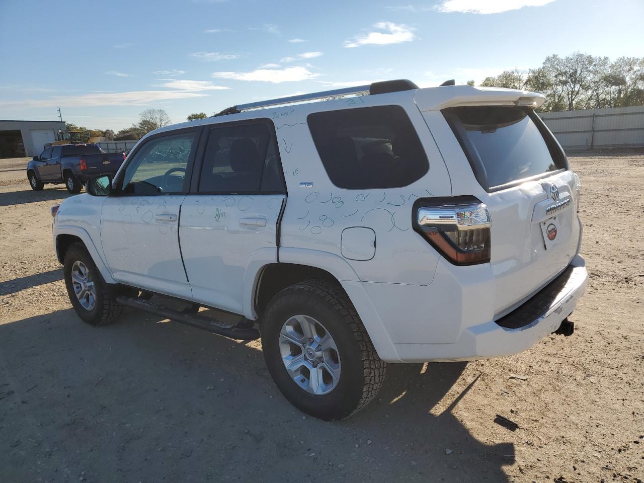 Изображение 2 2021 TOYOTA 4RUNNER SR5/SR5 PREMIUM 2021 с VIN JTEMU5JR8M5842251