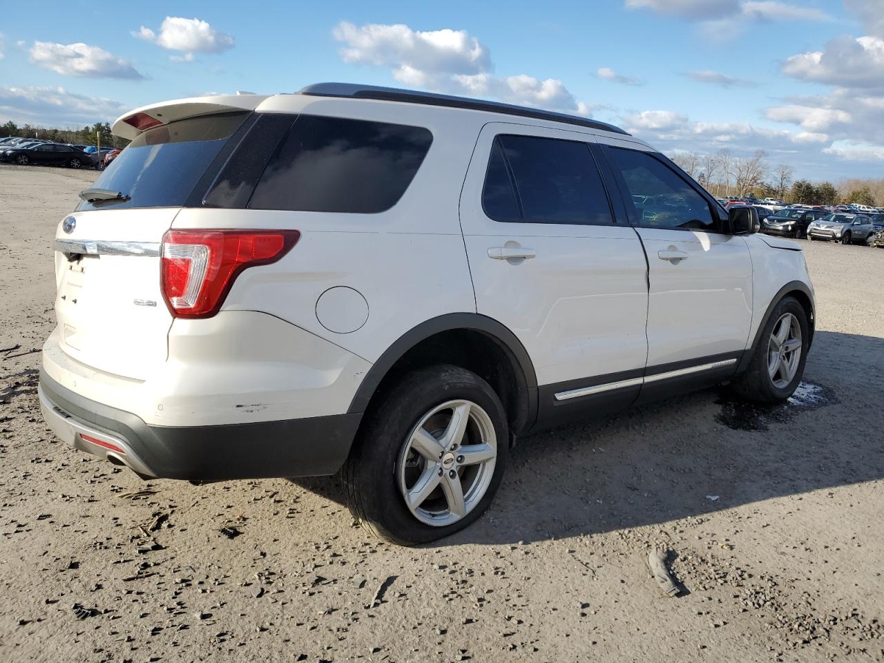 Image 3 of 2017 FORD EXPLORER XLT 2017 with VIN 1FM5K8DH1HGC28568