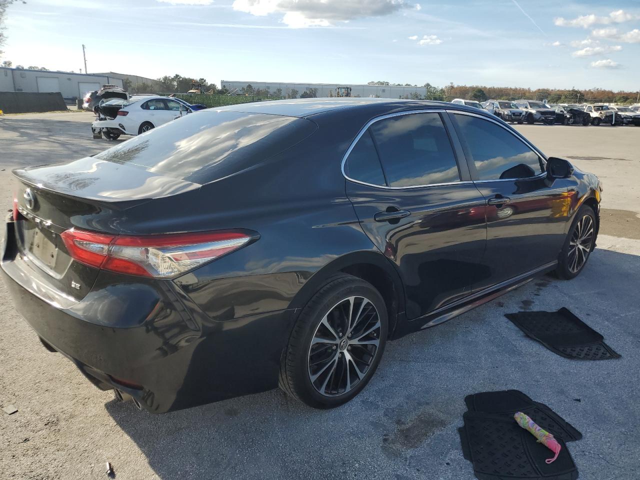 Obraz 3 z 2018 TOYOTA CAMRY L 2018 z VIN 4T1B11HK6JU071808