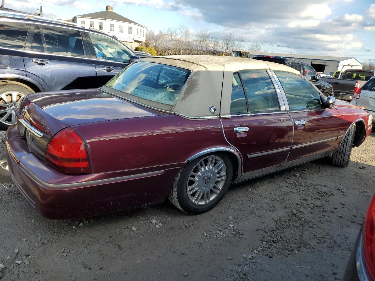 Obraz 3 z Mercury Grand Marquis Ls 2010 z VIN 2MEBM7FV0AX612323