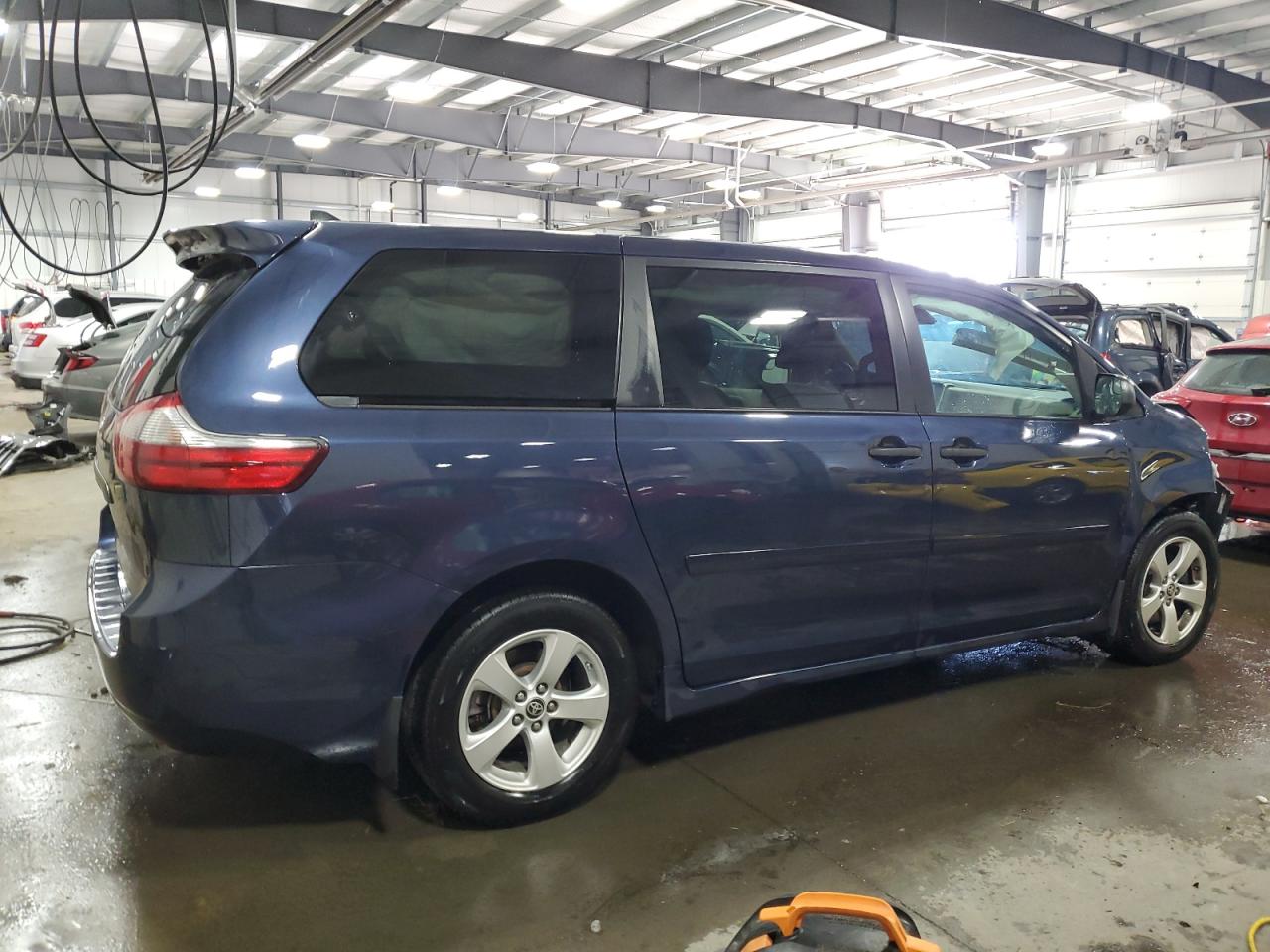 Image 3 of 2020 TOYOTA SIENNA L 2020 with VIN 5TDZZ3DC1LS083295