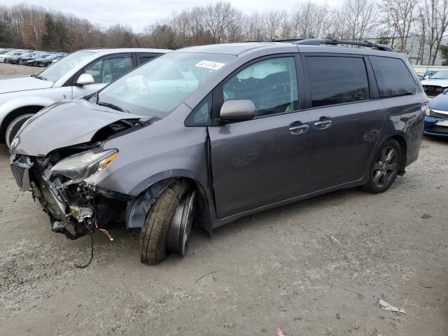 Image 1 of 2017 TOYOTA SIENNA SE 2017 with VIN 5TDXZ3DC2HS813665