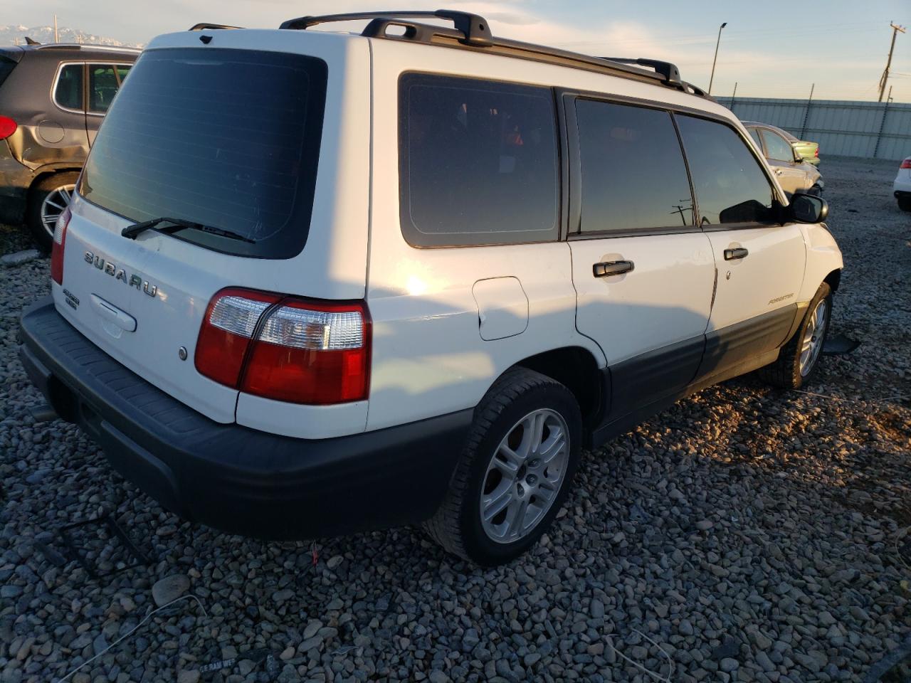 Obraz 3 z 2002 SUBARU FORESTER L 2002 z VIN JF1SF63572H717569