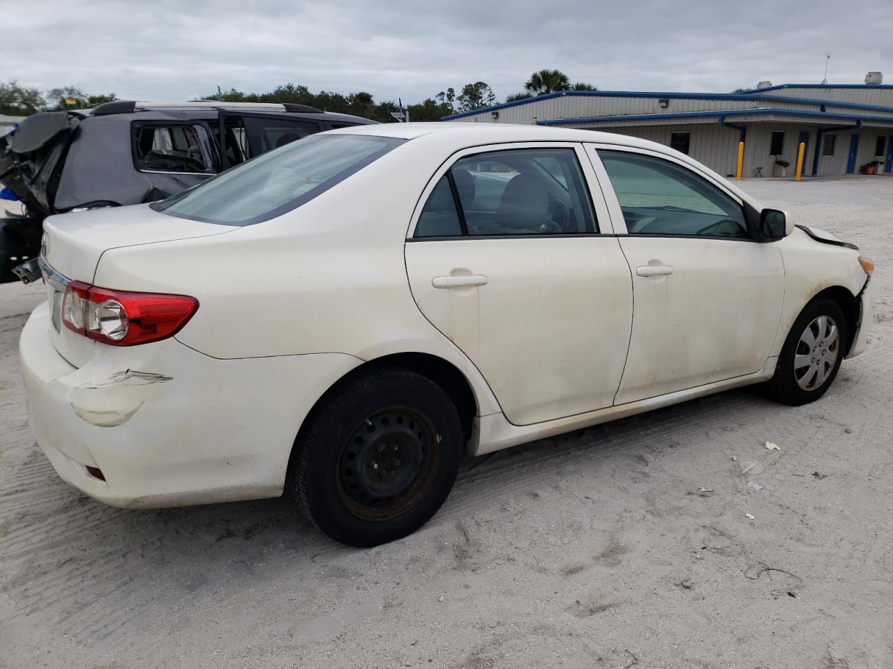 Изображение 3 2013 TOYOTA COROLLA BASE 2013 с VIN 2T1BU4EE2DC012896