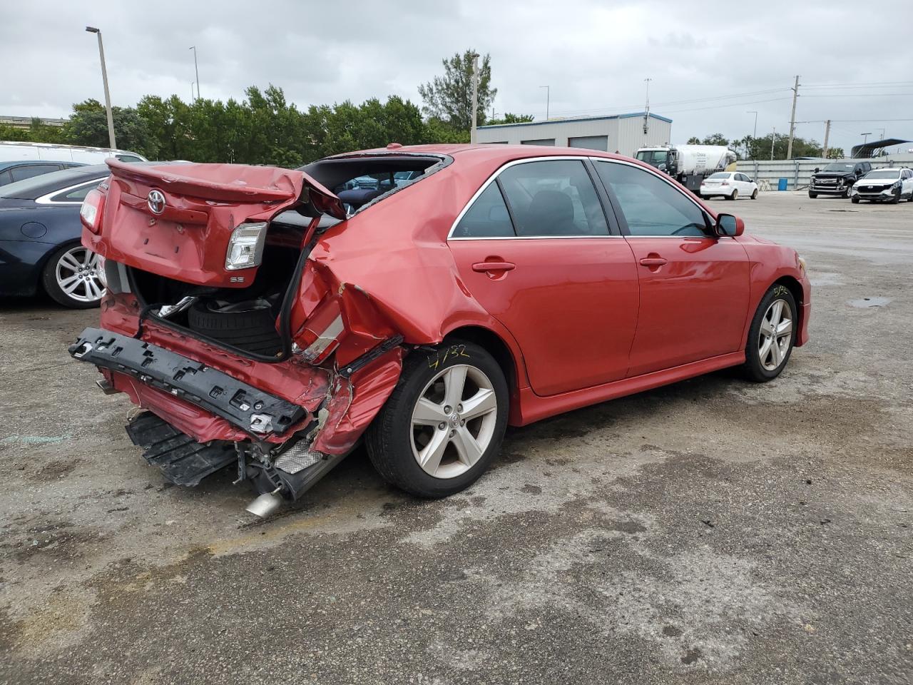Image 3 of 2011 TOYOTA CAMRY BASE 2011 with VIN 4T1BF3EK4BU689017