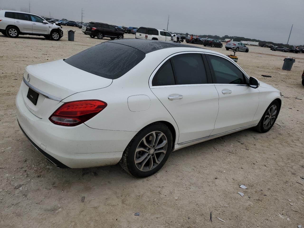 Изображение 3 2016 MERCEDES-BENZ C 300 2016 с VIN 55SWF4JB2GU143557