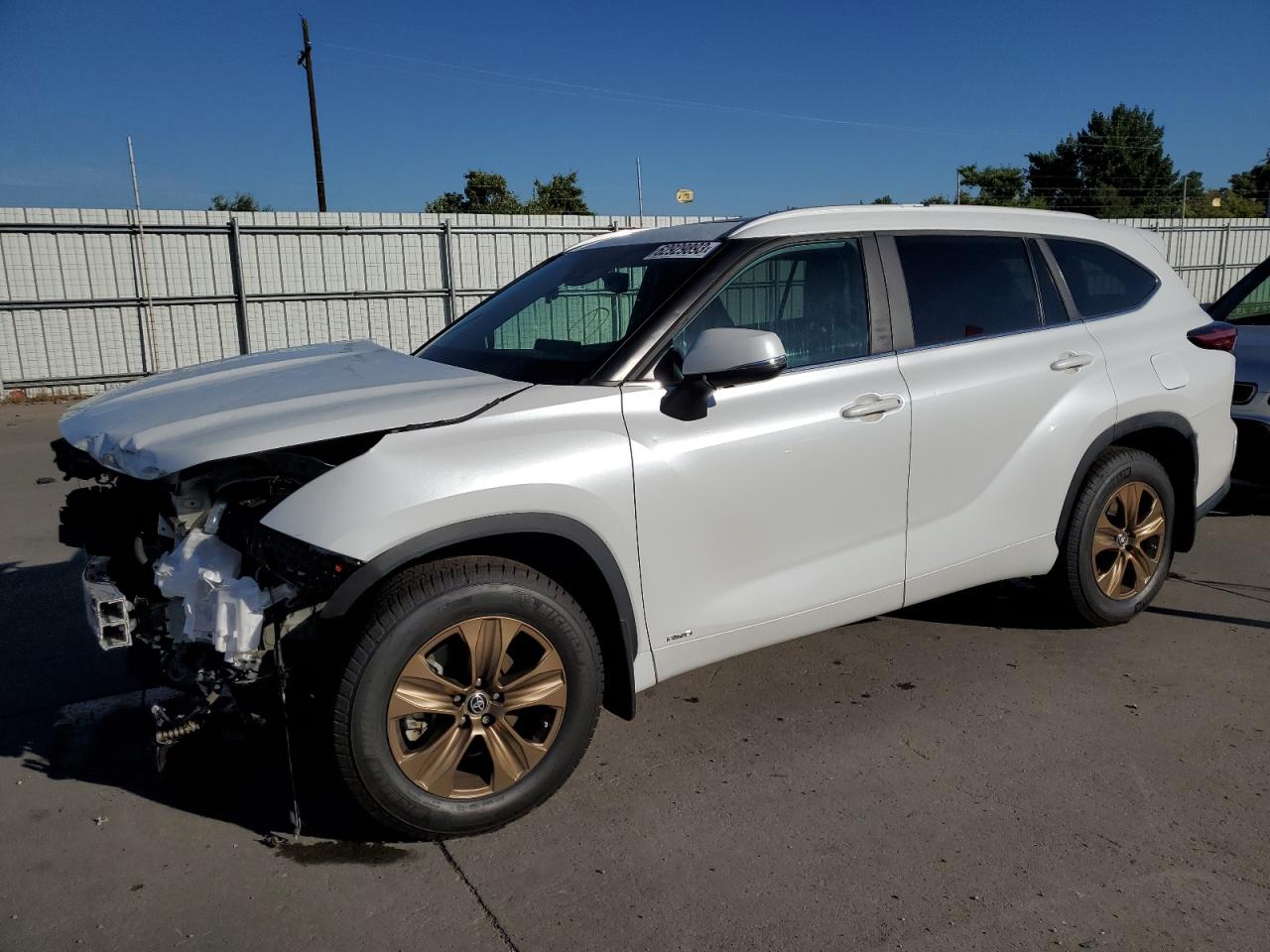 Obraz 1 z 2023 TOYOTA HIGHLANDER HYBRID BRONZE EDITION 2023 z VIN 5TDABRCHXPS565402