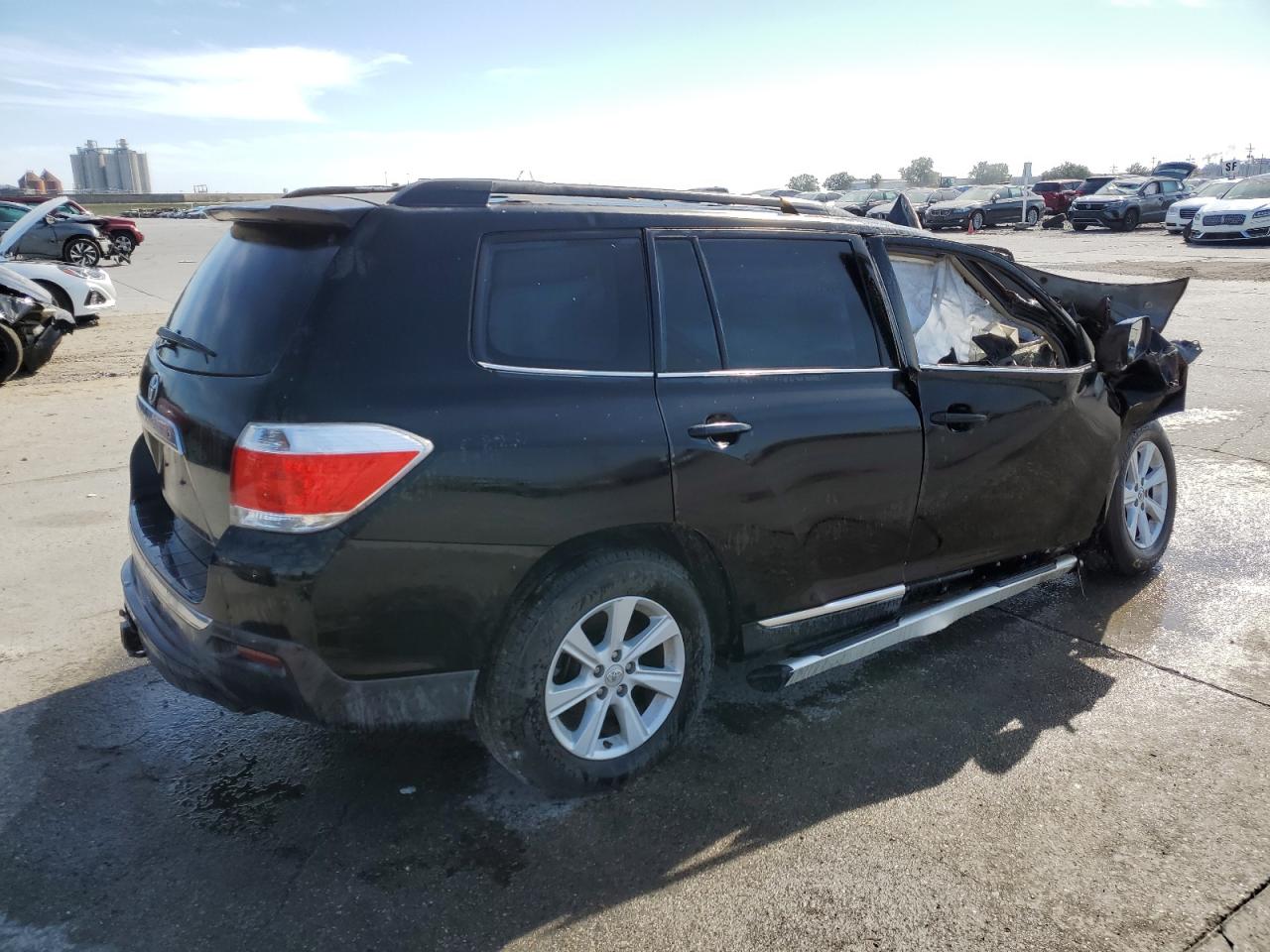 Image 3 of 2013 TOYOTA HIGHLANDER BASE 2013 with VIN 5TDZK3EH6DS120678