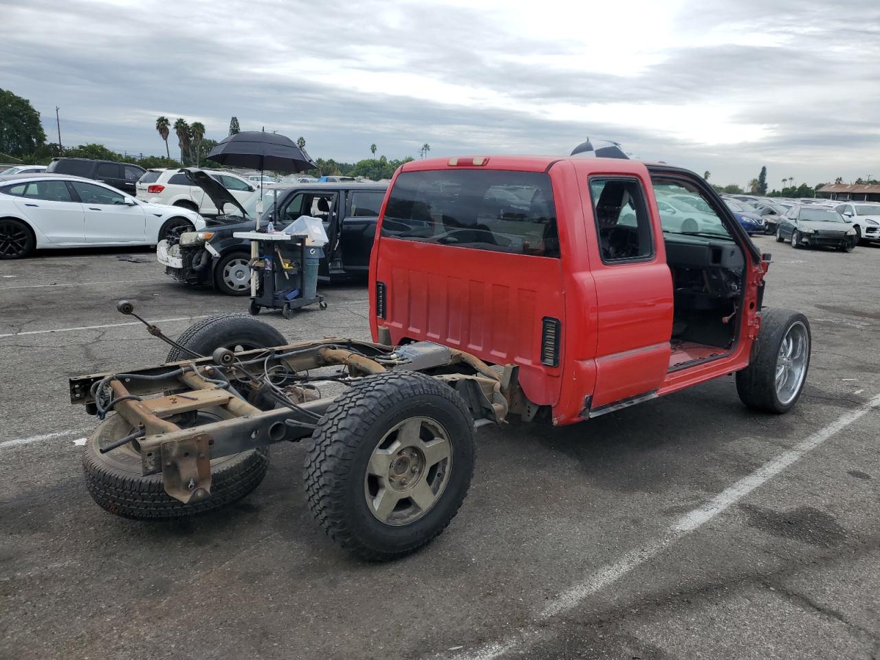 Image 3 of 2004 CHEVROLET SILVERADO K1500 2004 with VIN 2GCEK19N441120172