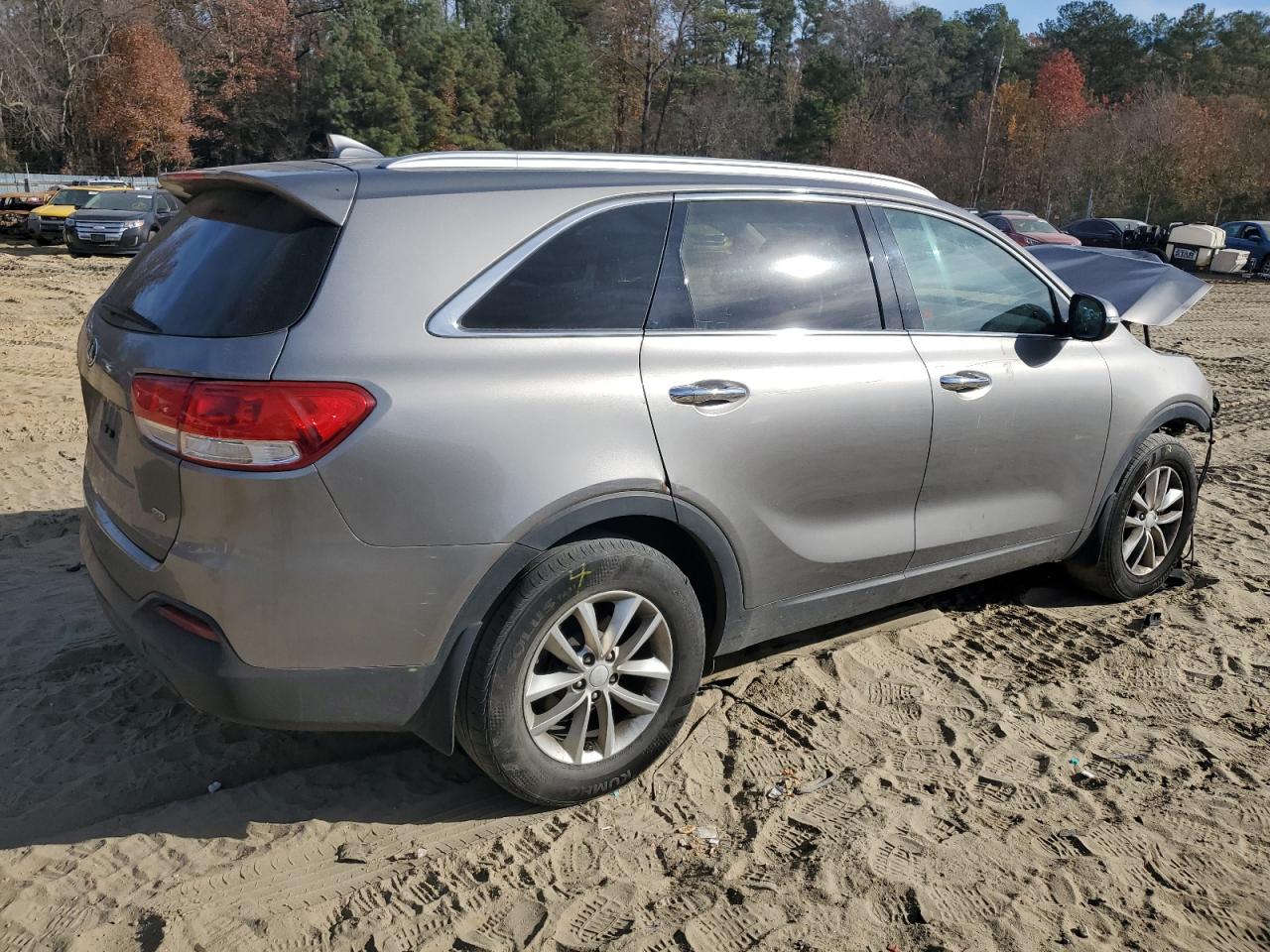 Image 3 of 2018 KIA SORENTO LX 2018 with VIN 5XYPG4A3XJG351956