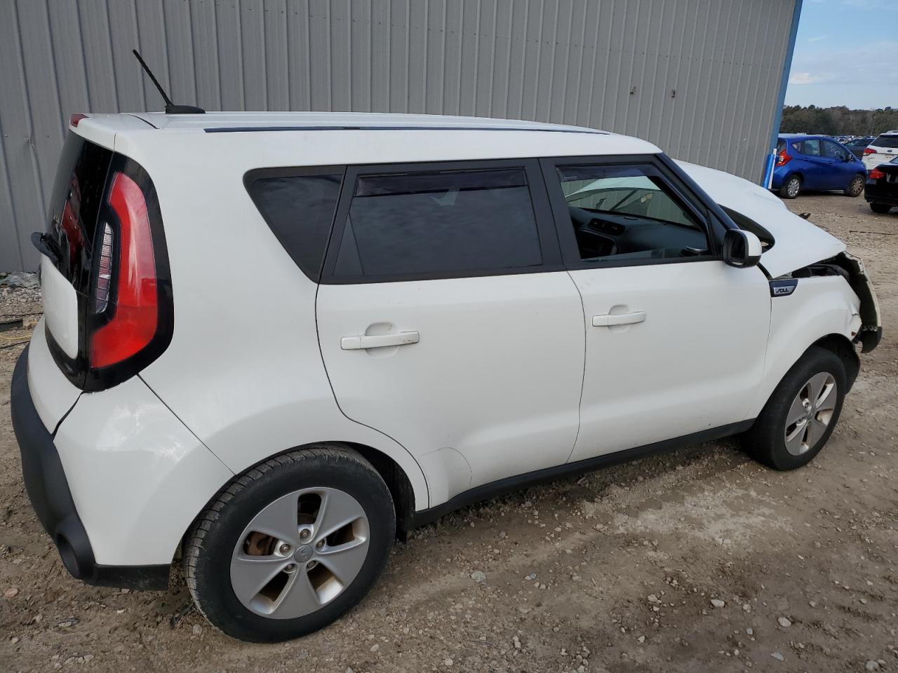Image 3 of 2016 KIA SOUL  2016 with VIN KNDJN2A23G7362276