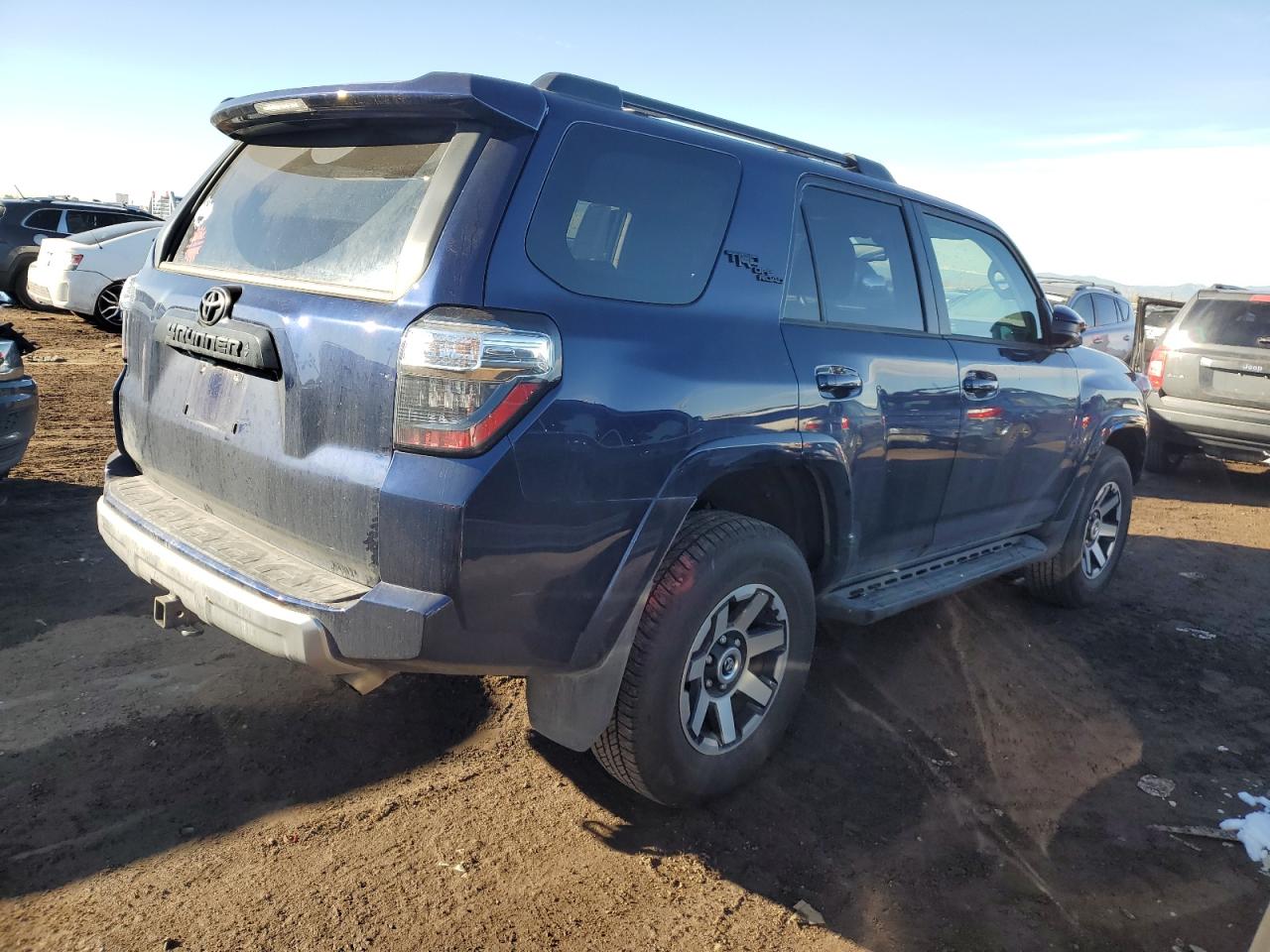Изображение 3 2022 TOYOTA 4RUNNER SR5/SR5 PREMIUM 2022 с VIN JTEPU5JR6N6063150