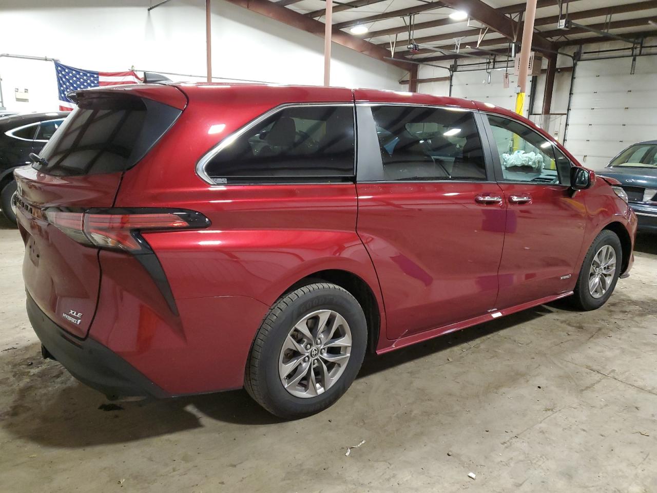 Obraz 3 z 2021 TOYOTA SIENNA XLE 2021 z VIN 5TDYRKEC4MS019726