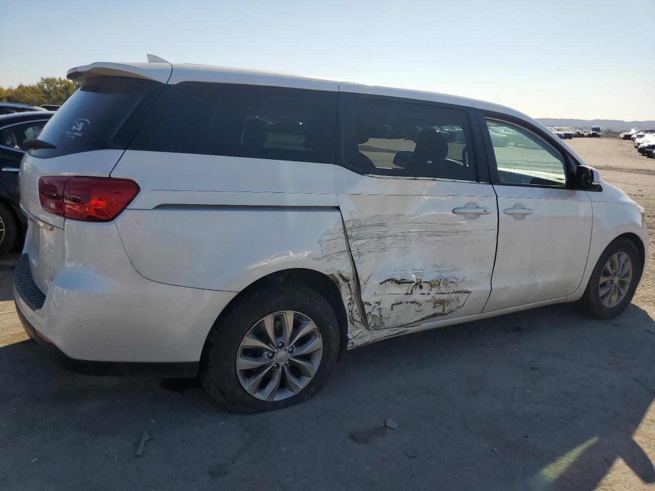 Image 3 of 2019 KIA SEDONA LX 2019 with VIN KNDMB5C18K6535008