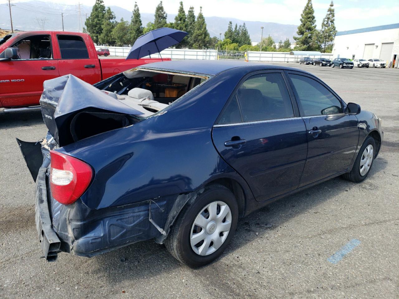 Image 3 of 2004 TOYOTA CAMRY LE 2004 with VIN 4T1BE32K24U351464
