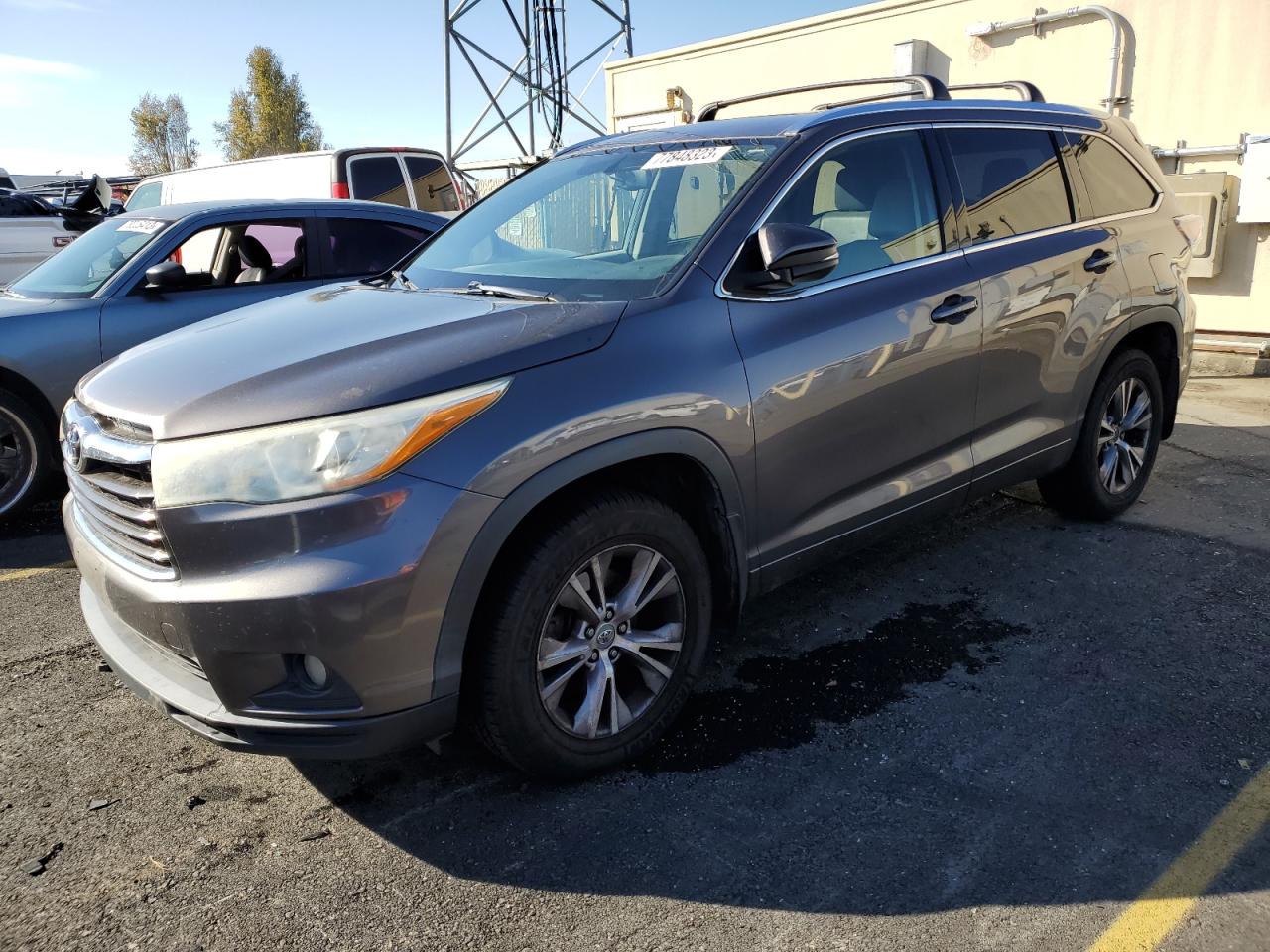 Image 1 of 2015 TOYOTA HIGHLANDER XLE 2015 with VIN 5TDJKRFH5FS136212