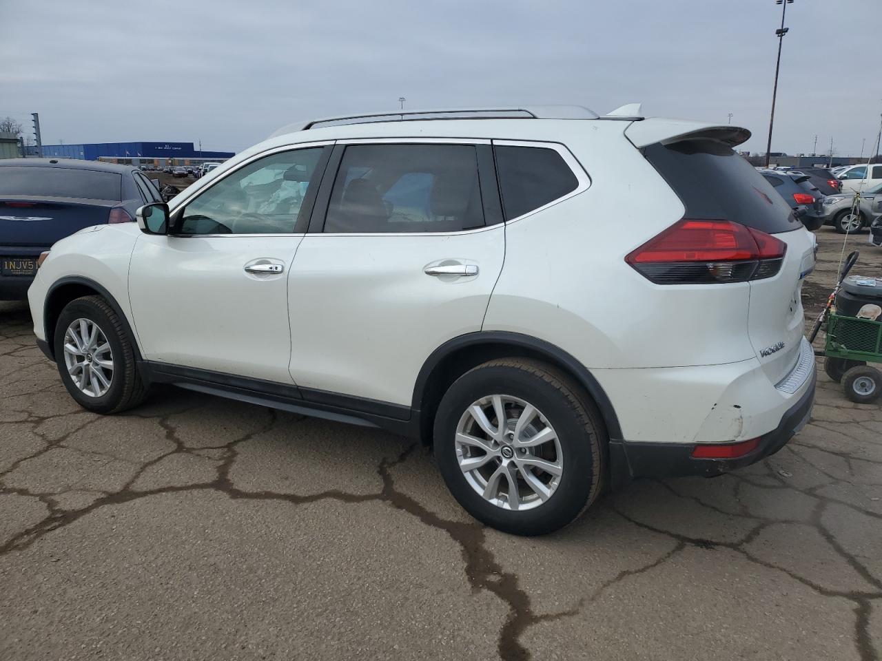 Image 2 of 2017 NISSAN ROGUE SV 2017 with VIN 5N1AT2MV1HC745911