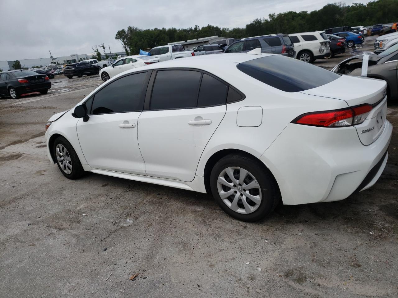 Obraz 2 z 2020 TOYOTA COROLLA LE 2020 z VIN JTDEPRAE4LJ055808