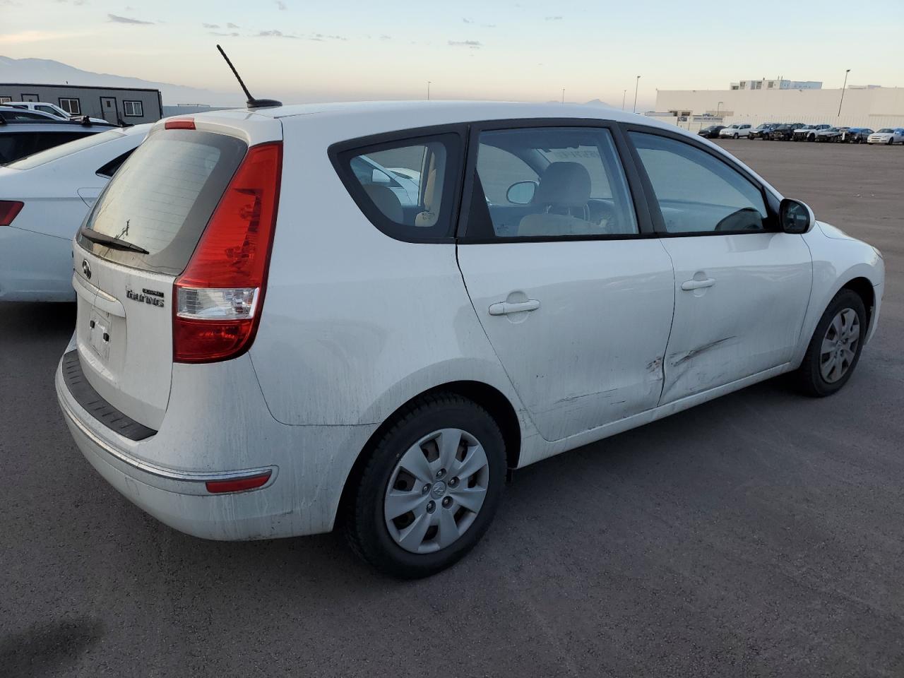 Obraz 3 z 2011 HYUNDAI ELANTRA TOURING GLS 2011 z VIN KMHDB8AE7BU098875