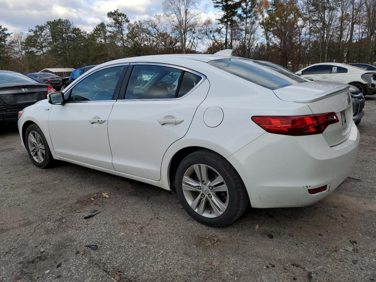 Изображение 2 2013 ACURA ILX HYBRID 2013 с VIN 19VDE3F30DE301962