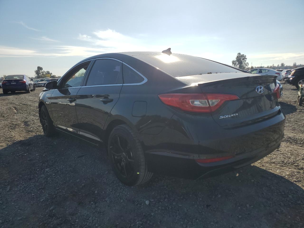 Obraz 2 z 2015 HYUNDAI SONATA SE 2015 z VIN 5NPE24AF8FH232643