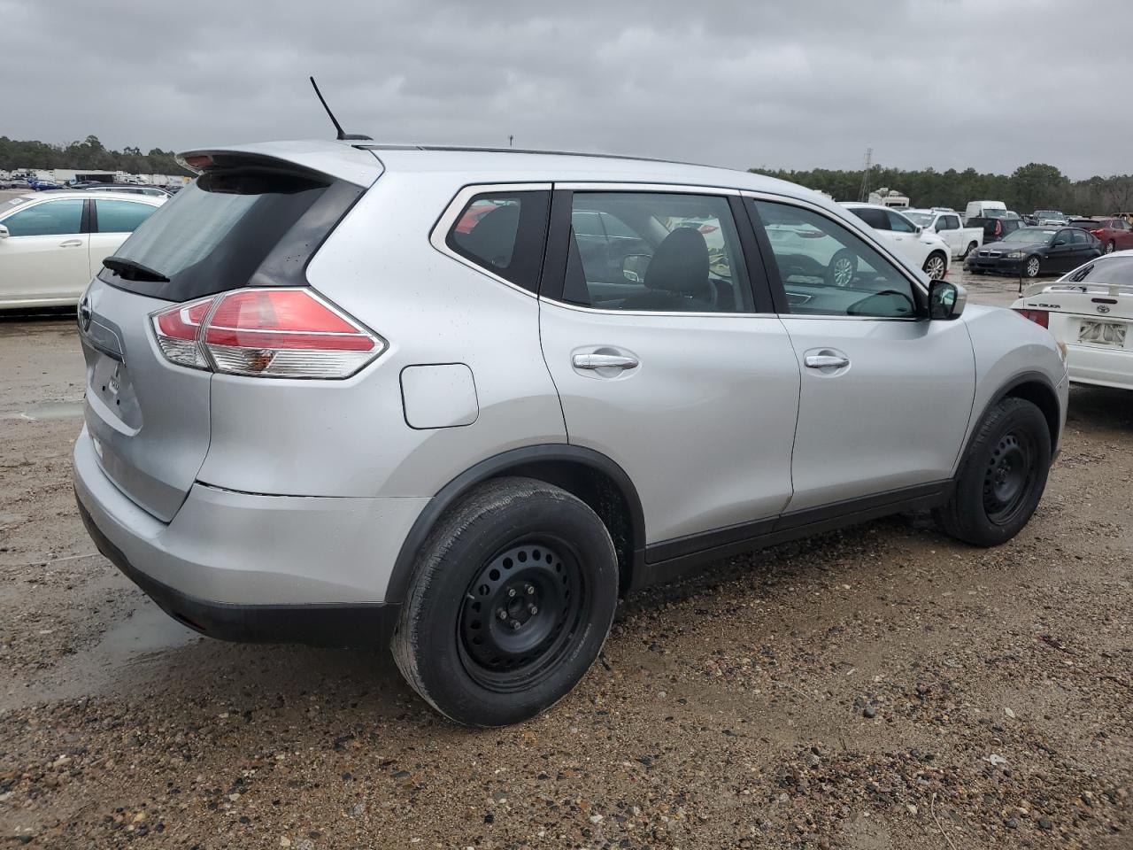 Image 3 of 2015 NISSAN ROGUE S 2015 with VIN KNMAT2MTXFP551581