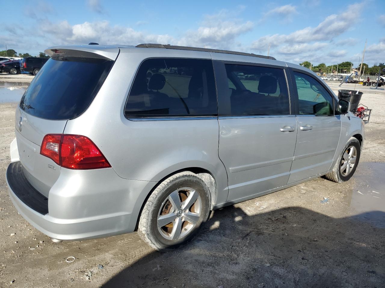 Obraz 3 z 2011 VOLKSWAGEN ROUTAN SEL 2011 z VIN 2V4RW5DG9BR658425