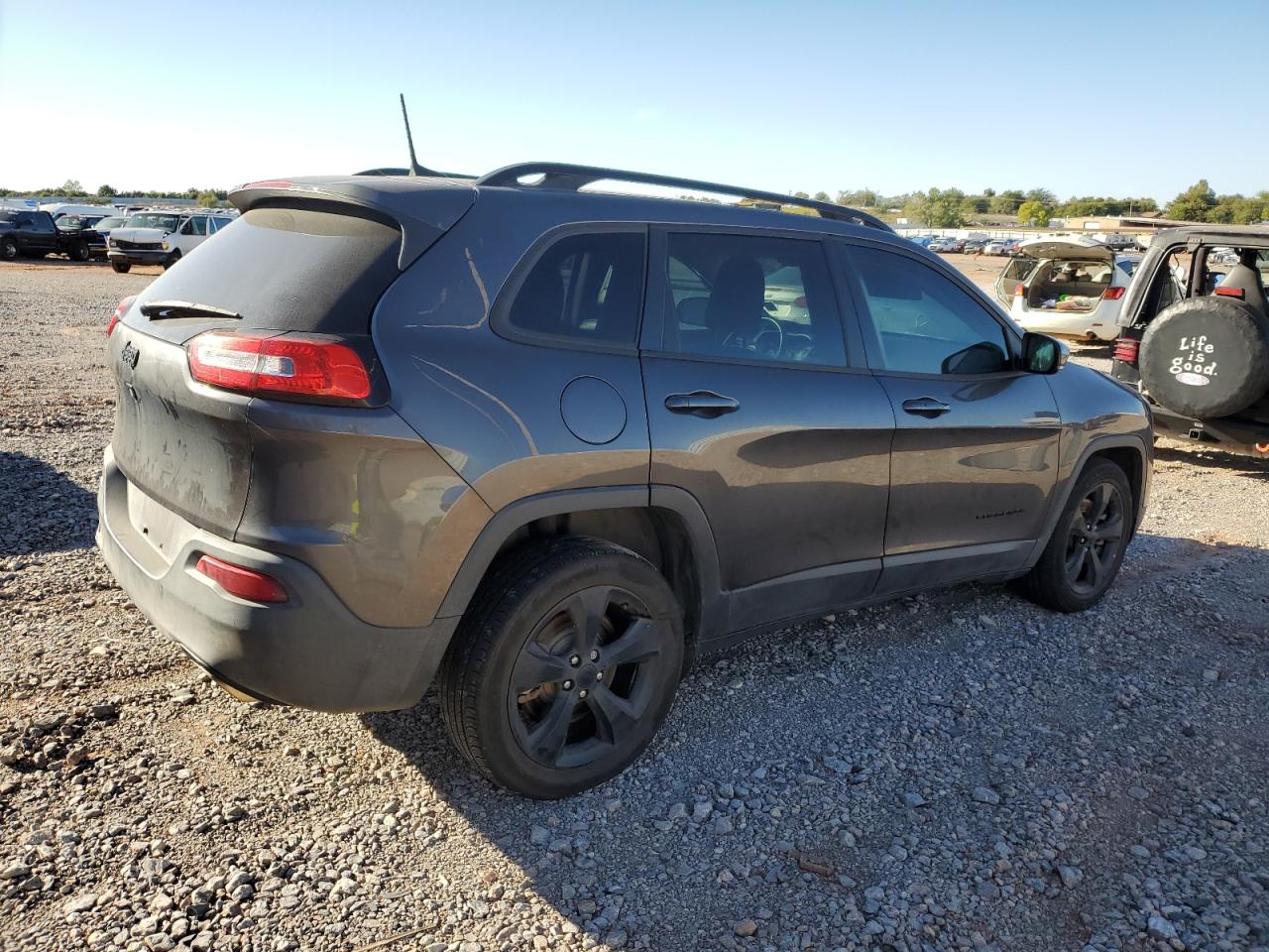 Image 3 of Jeep Cherokee Limited 2017 with VIN 1C4PJLDS6HW514422