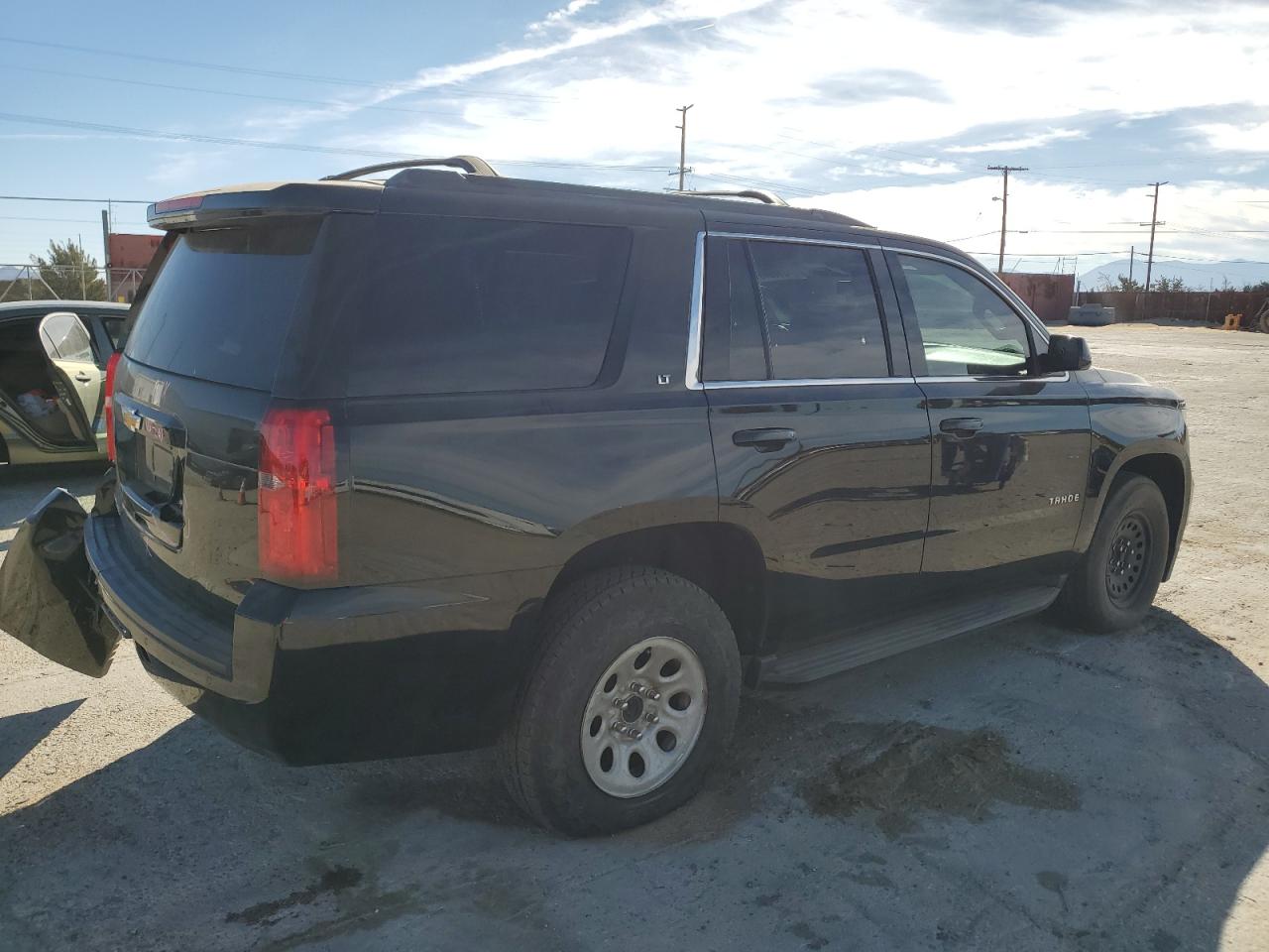 Изображение 3 2015 CHEVROLET TAHOE C1500 LT 2015 с VIN 1GNSCBKC3FR630853