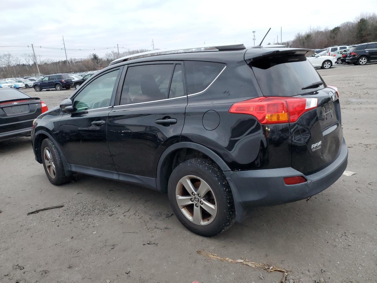 Изображение 2 2015 TOYOTA RAV4 XLE 2015 с VIN 2T3RFREV7FW251228