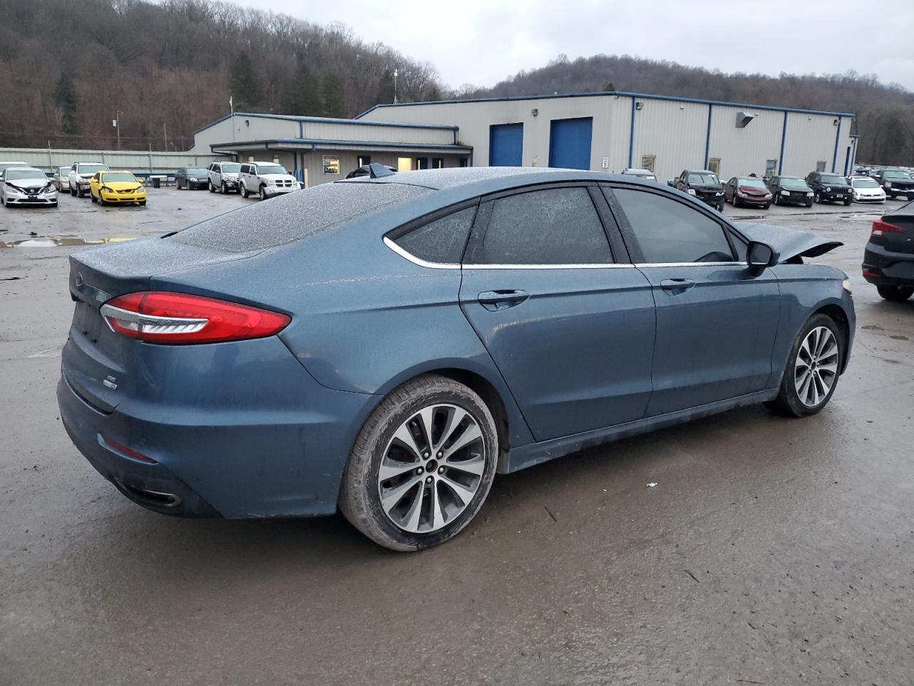 Image 3 of 2019 FORD FUSION SE 2019 with VIN 3FA6P0T97KR165097